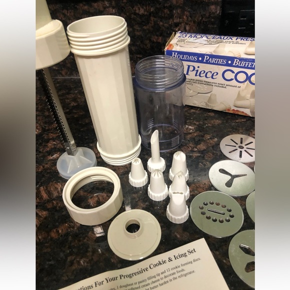 Progressive International 23 Piece Cookie Press Set Complete in Box - Picture 3 of 4